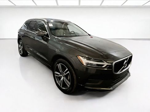 Used 2018 Volvo XC60 T5 Momentum w/ Convenience Package AWD/4WD image 3