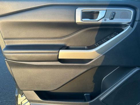 Used 2022 Ford Explorer Limited image 22