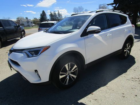 Used 2018 Toyota RAV4 XLE image 1