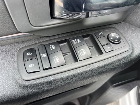 Used 2024 RAM 1500 Classic SLT image 21