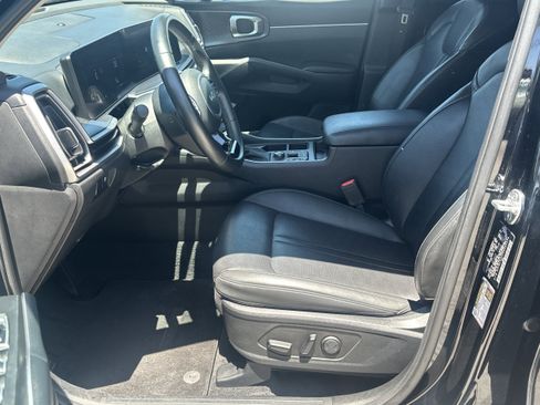 Used 2024 Kia Sorento S FWD image 9