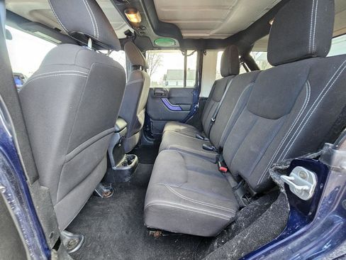 Used 2013 Jeep Wrangler Unlimited Sahara image 19