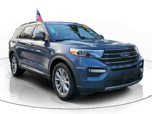 Used 2021 Ford Explorer XLT w/ Equipment Group 202A RWD image 2