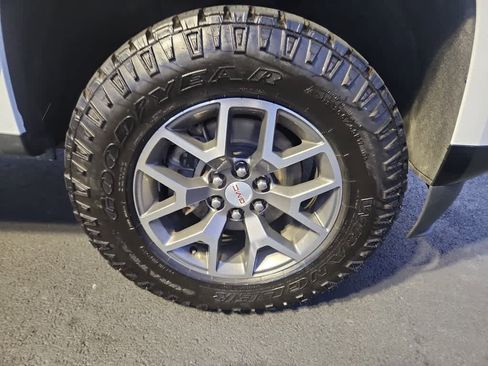 Used 2022 GMC Canyon AT4 w/ Trailering Package image 8