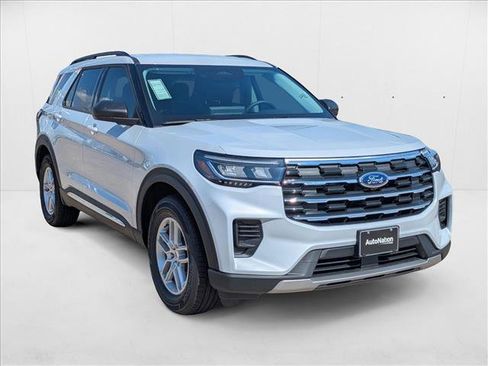 New 2025 Ford Explorer Active image 7