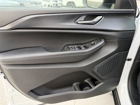 New 2025 Jeep Grand Cherokee L Laredo image 14