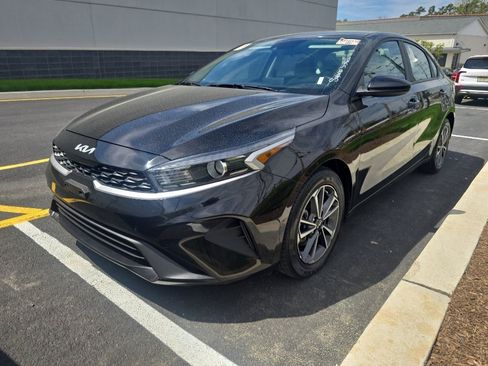Used 2023 Kia Forte LXS image 3