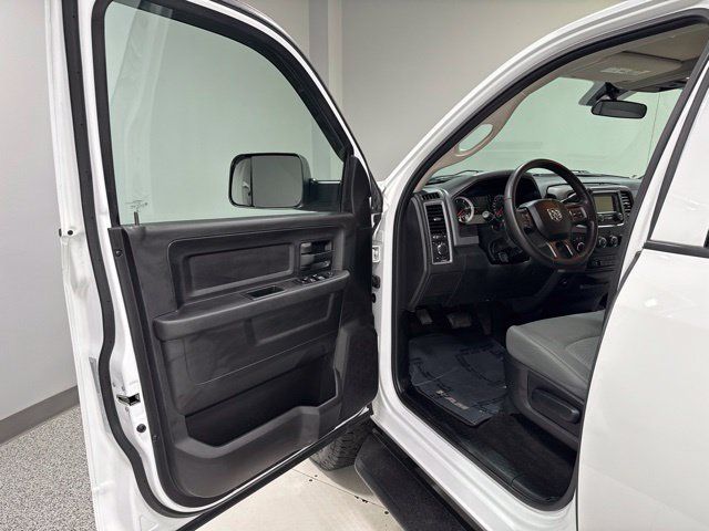 Used 2017 RAM 3500 Tradesman w/ Chrome Appearance Group AWD/4WD image 8