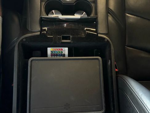 Used 2019 Cadillac Escalade Platinum image 16