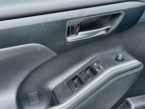 Used 2024 Toyota Highlander XSE FWD image 18