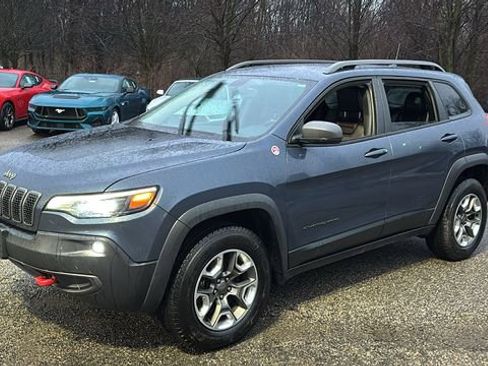 Used 2019 Jeep Cherokee Trailhawk w/ Cold Weather Group AWD/4WD image 2