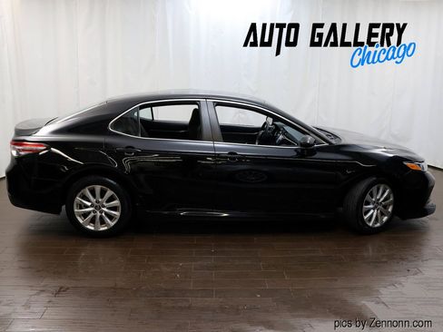 Used 2018 Toyota Camry LE FWD image 6