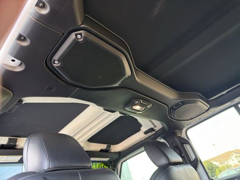 Used 2018 Jeep Wrangler Unlimited Sahara w/ Quick Order Package 24M Moab AWD/4WD image 30