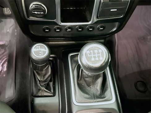 Used 2019 Jeep Wrangler Sport image 17