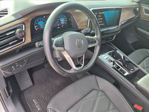 Used 2024 Volkswagen Atlas SE FWD image 10