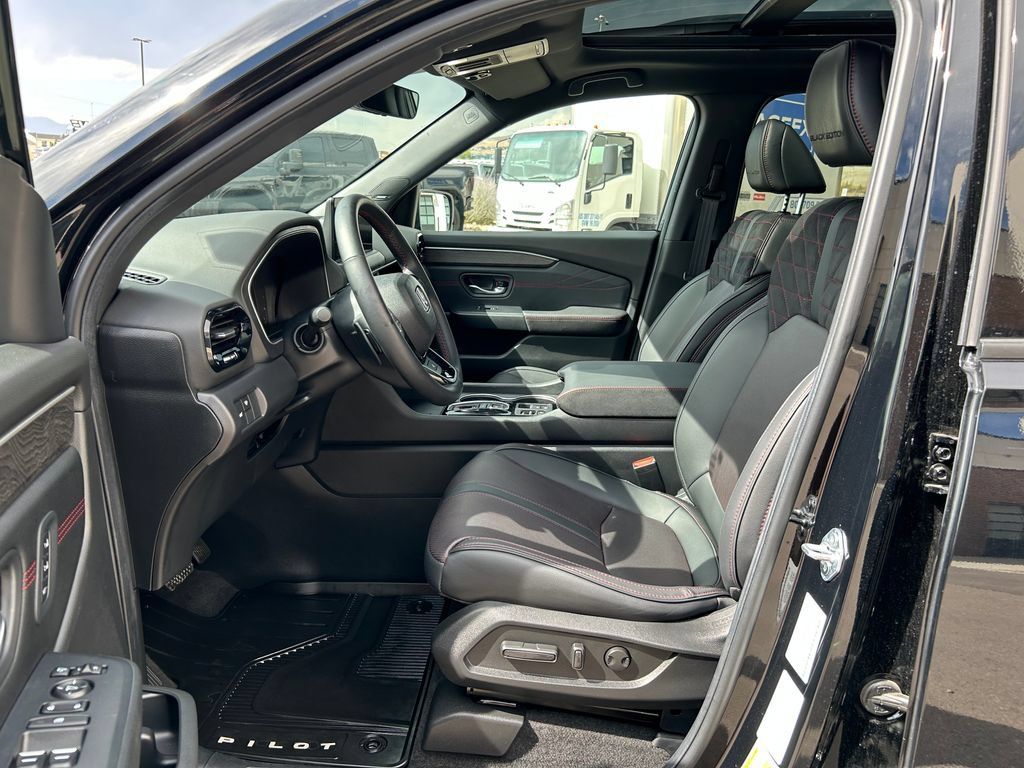 Used 2026 Honda Pilot Black Edition image 9