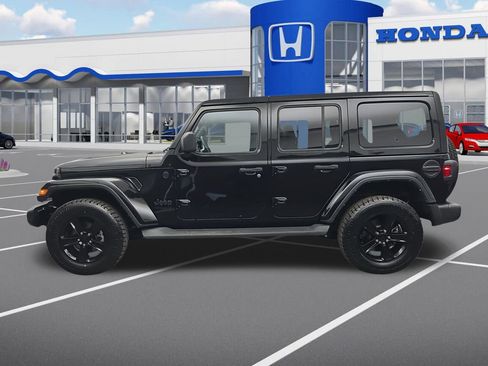 Used 2022 Jeep Wrangler Unlimited Sahara image 6