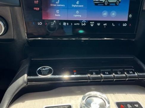 Used 2025 Lincoln Navigator Reserve AWD/4WD image 45