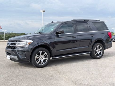 Certified 2022 Ford Expedition XLT RWD image 4