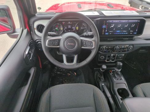 Used 2025 Jeep Wrangler Unlimited Sahara AWD/4WD image 17
