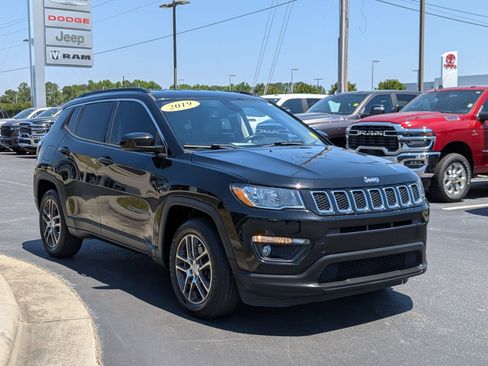 Used 2019 Jeep Compass Latitude w/ Popular Equipment Group FWD image 3