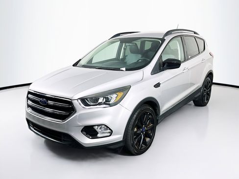 Used 2019 Ford Escape SE image 3