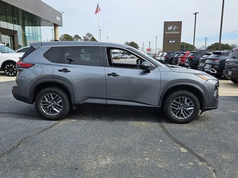 Used 2024 Nissan Rogue S image 13