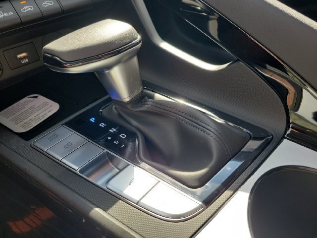 New 2026 Hyundai Elantra Limited FWD image 17