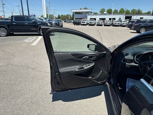 Used 2022 Chevrolet Malibu LS w/ Driver Confidence Package II FWD image 12