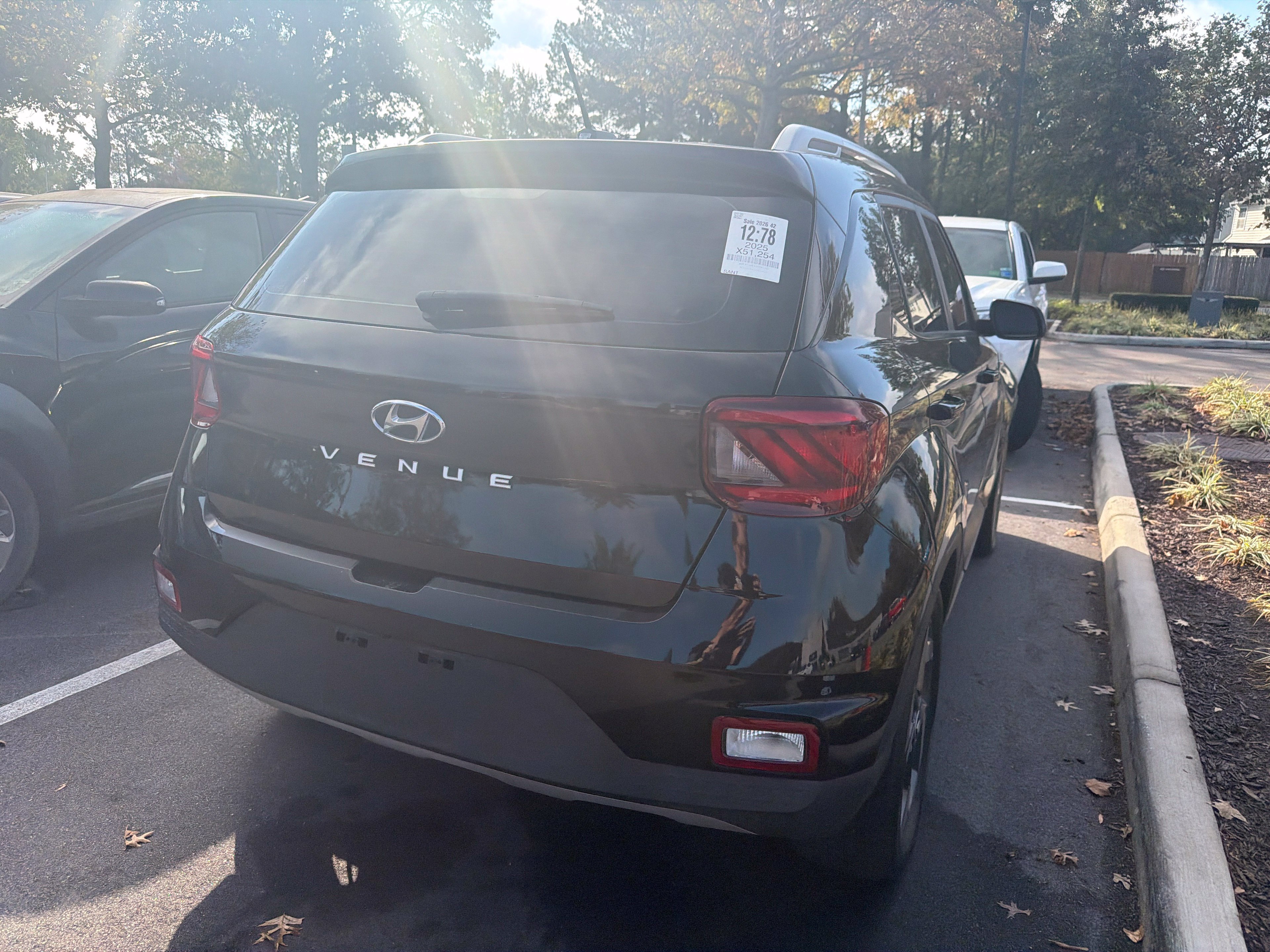 Used 2025 Hyundai Venue SEL FWD image 8
