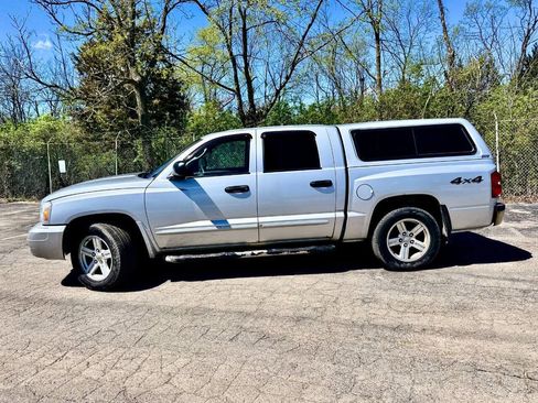 Used 2007 Dodge Dakota SLT w/ Sport Appearance Group image 2