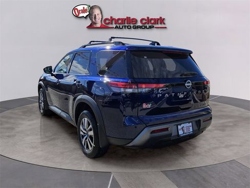 New 2026 Nissan Pathfinder SL image 4