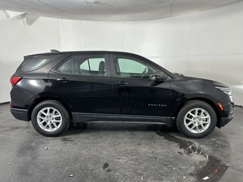 Used 2022 Chevrolet Equinox LS FWD image 9