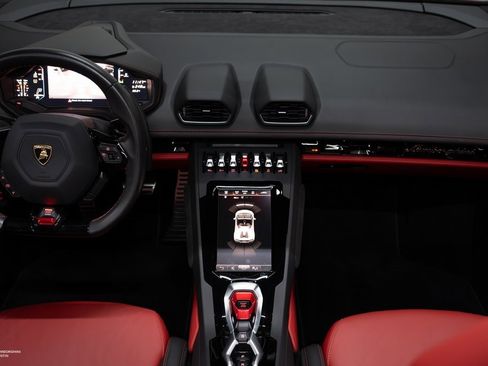 Used 2023 Lamborghini Huracan EVO image 2