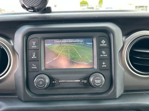 Used 2018 Jeep Wrangler Unlimited Sport image 18