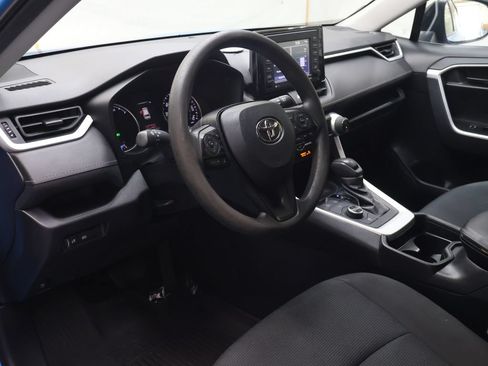 Used 2021 Toyota RAV4 LE AWD/4WD image 17