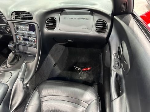 Used 2004 Chevrolet Corvette Convertible w/ Preferred Equipment Group RWD image 11