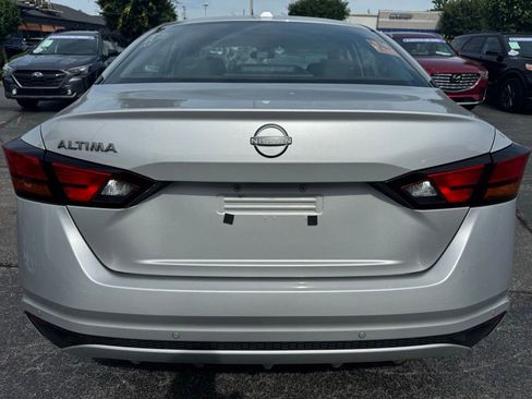Used 2025 Nissan Altima 2.5 SV FWD image 3