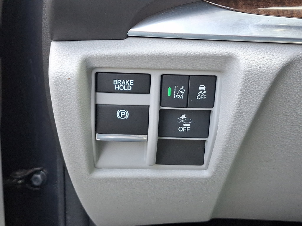 Used 2018 Acura MDX w/ Technology Package AWD/4WD image 28