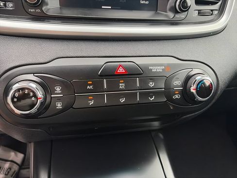Used 2019 Kia Sorento L FWD image 16