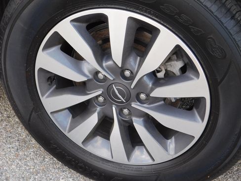 Used 2024 Chrysler Pacifica Limited FWD image 11