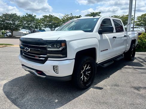 Used 2018 Chevrolet Silverado 1500 LTZ Z71 w/ Redline Edition AWD/4WD image 8