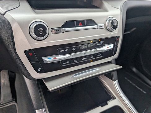 Used 2022 Ford Explorer XLT w/ Equipment Group 202A image 12