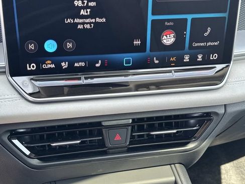 New 2026 Volkswagen Tiguan SE FWD image 22