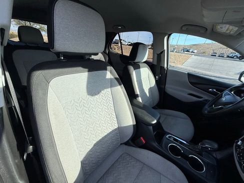 Used 2022 Chevrolet Equinox LT w/ Driver Convenience Package image 10