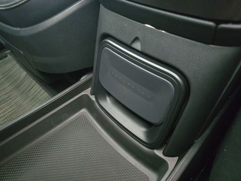 Used 2024 Rivian R1S Adventure AWD/4WD image 33