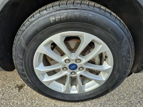 Used 2020 Ford Escape SE image 10