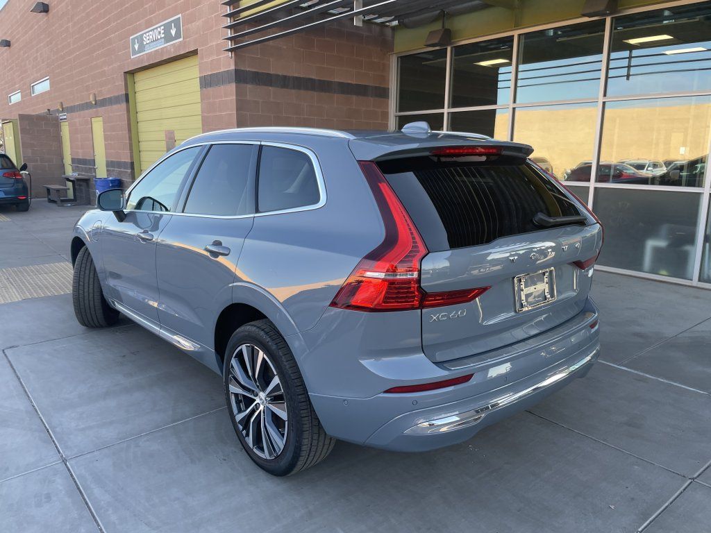 Used 2022 Volvo XC60 T8 Inscription Expression w/ Advanced Package AWD/4WD image 4