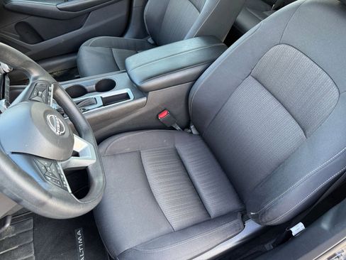 Used 2025 Nissan Altima 2.5 SV FWD image 36