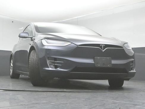 Used 2018 Tesla Model X 75D image 35
